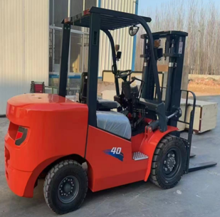 Diesel Forklift   4 wheel.